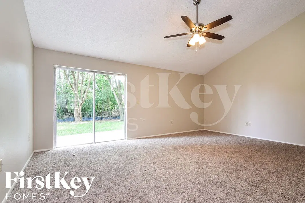 3 bed, 2.0 bath, 1506 sqft, $2,120 — Photo 3