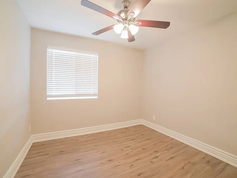 631 W Lindner Ave — Photo 12