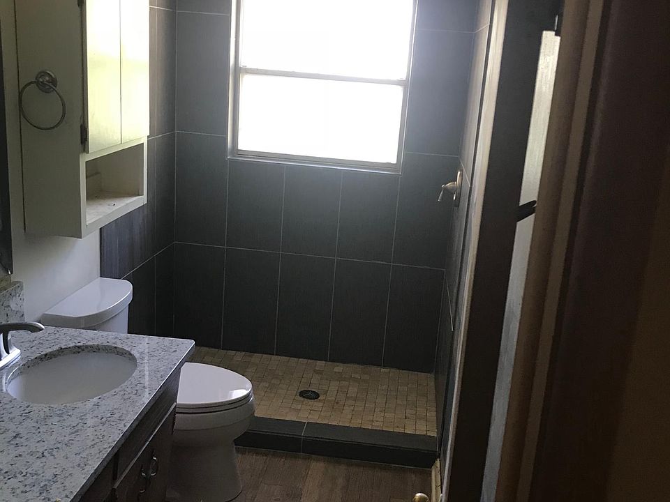 1st image of 1106 Woodland Dr