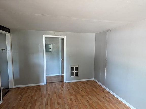4th image of 2801 W Cleveland St