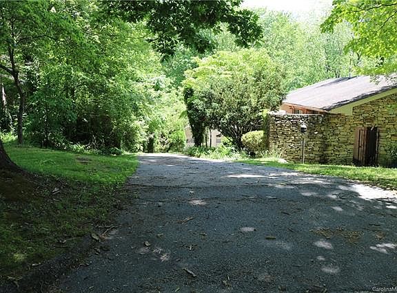 3rd image of 726 Rhodes Park Dr