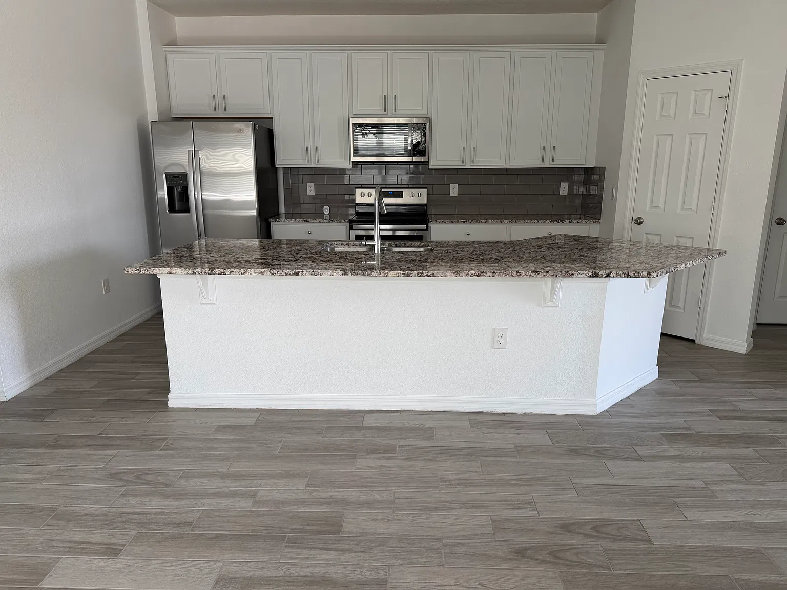 4 bed, 1973 sqft, $2,750 — Photo 3