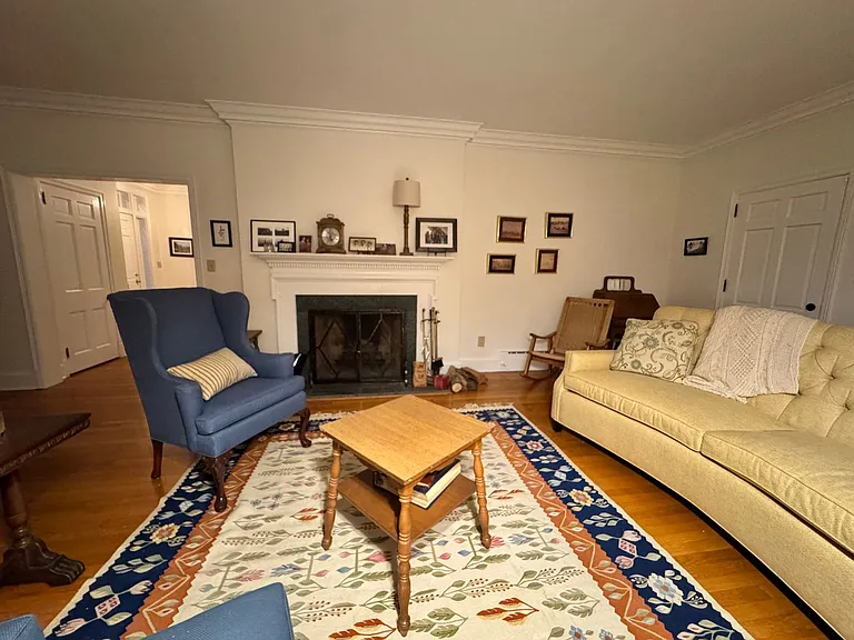 906 Crescent Cir — Photo 9
