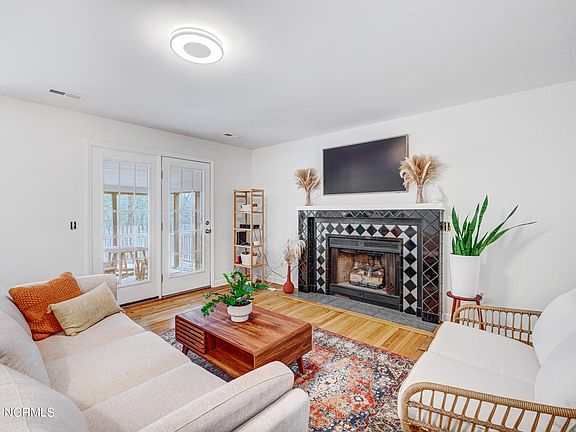 2nd image of 1407 Amhearst Court