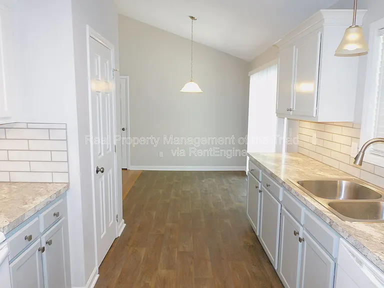 2988 Butterwood Dr — Photo 8