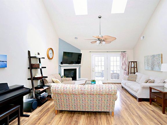 4th image of 1789 Courtney Ave
