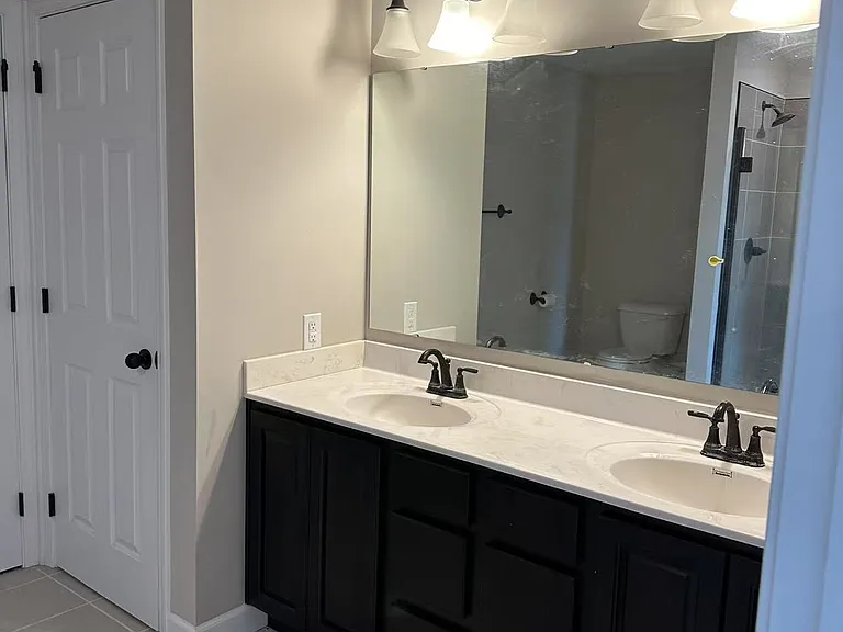 master bedroom private bath