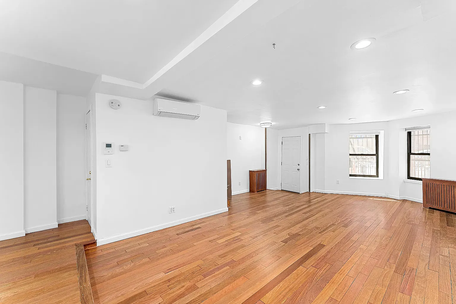 693 De Graw Street — Photo 3