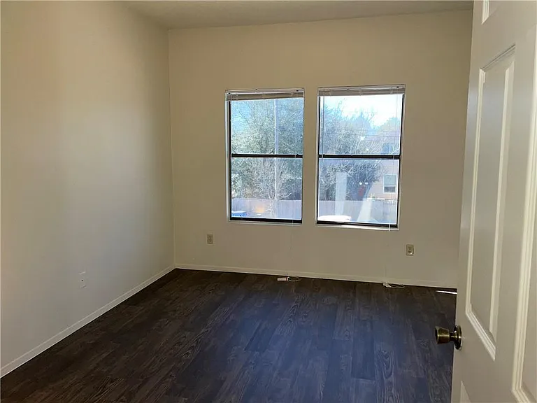 2415 W Slaughter Ln #D — Photo 14