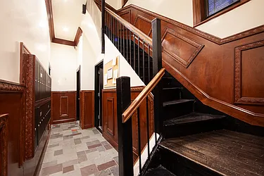 Rented by R New York