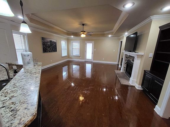 4th image of 374 Northlake Dr