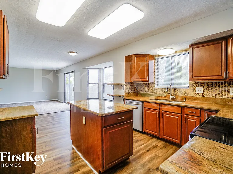 2824 Harnet Ct — Photo 7