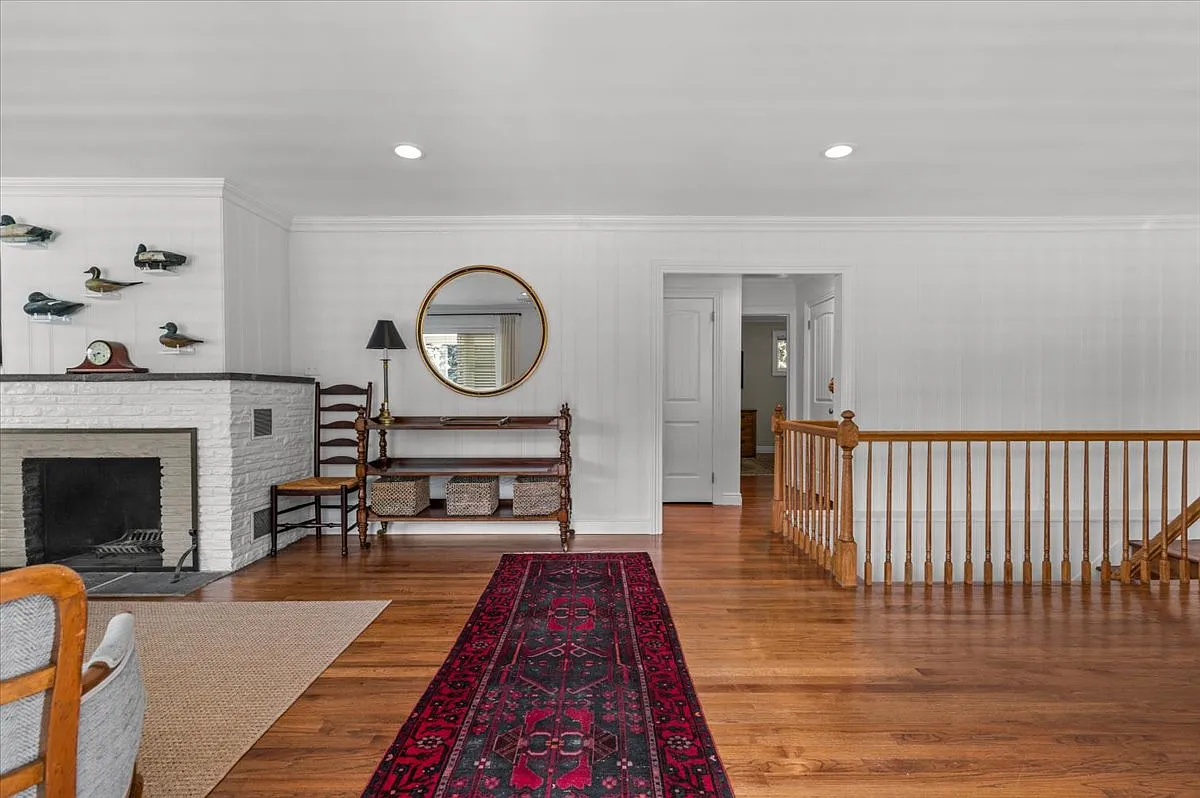 3 bed, 2000 sqft, $8,300 — Photo 4