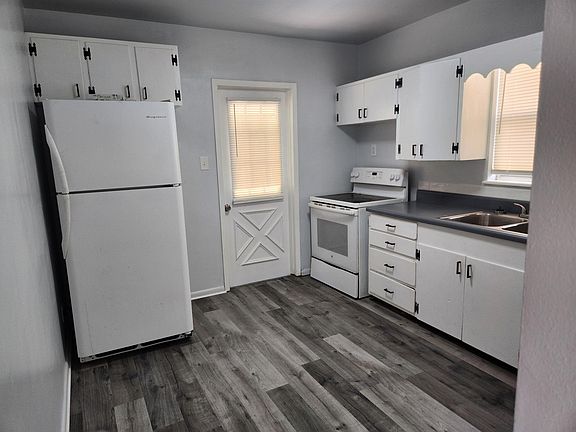 2nd image of 318 E Althea Ave