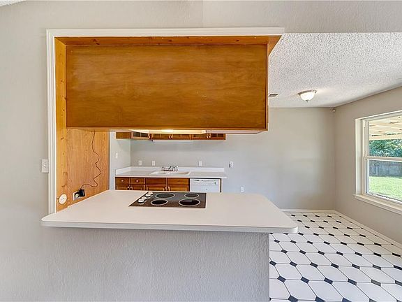 4th image of 6218 Cool Springs Dr