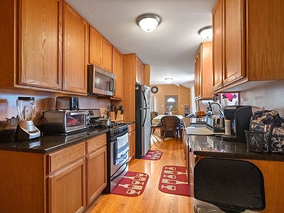 5th image of 4601 S Winchester Ave