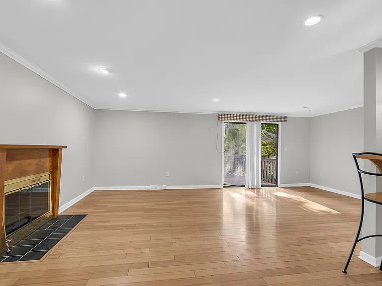1R Snow Cir #1 — Photo 15