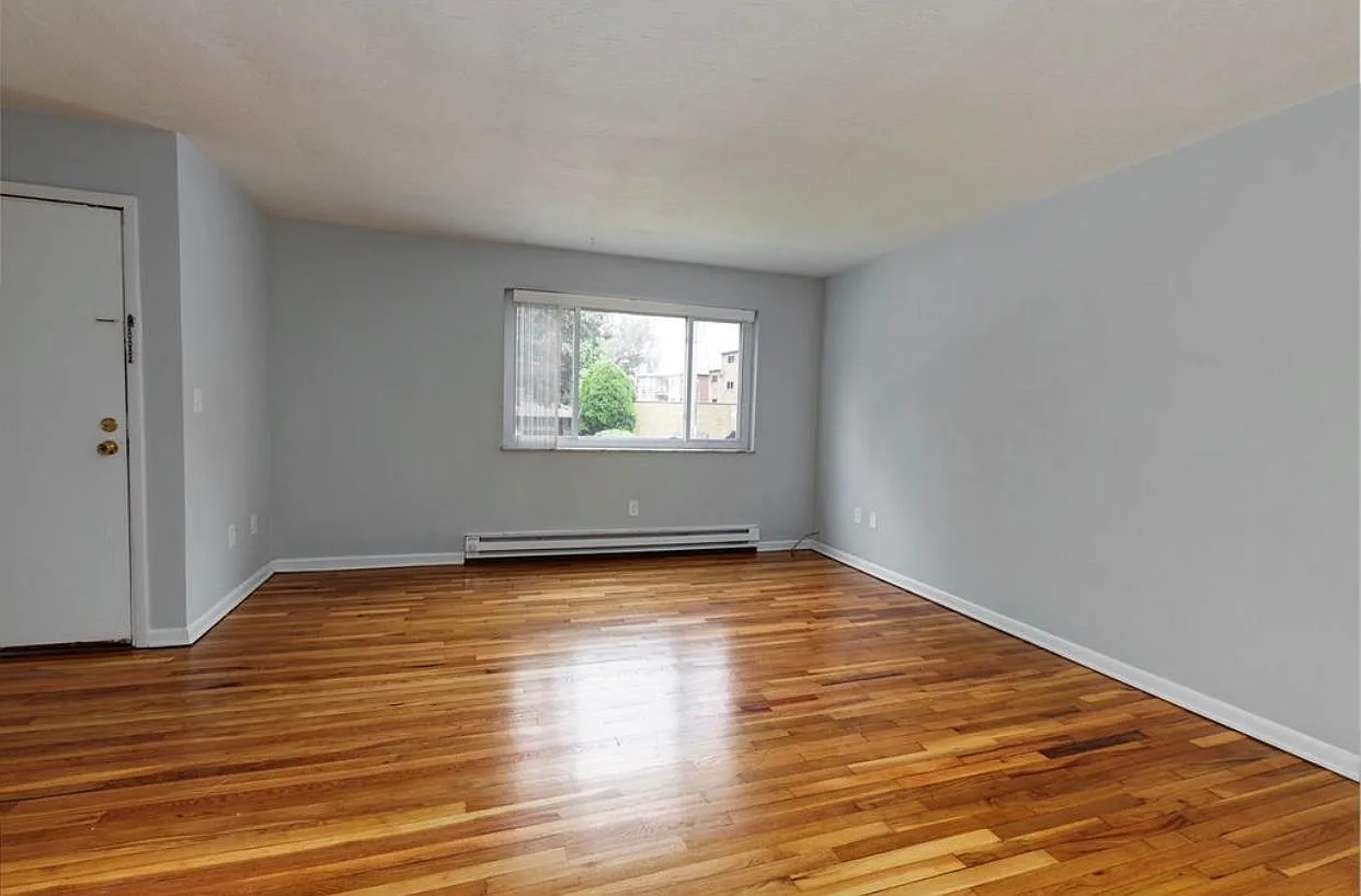 17516 Neff Rd — Photo 2