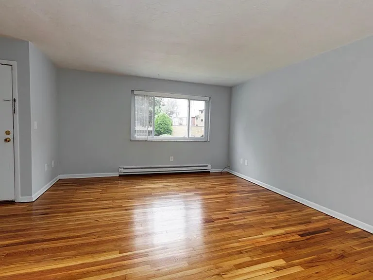 17516 Neff Rd #2 — Photo 2