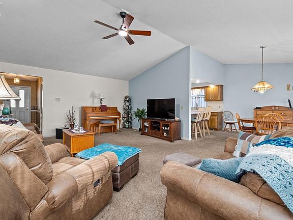 5th image of 127 Briarwood Cir