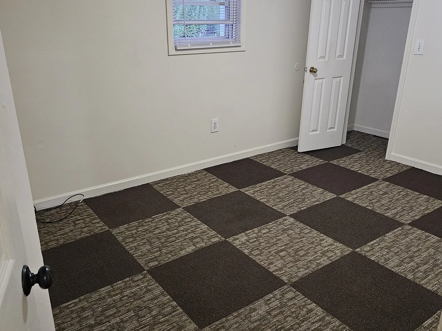 3 bed, 950 sqft, $1,050 — Photo 4