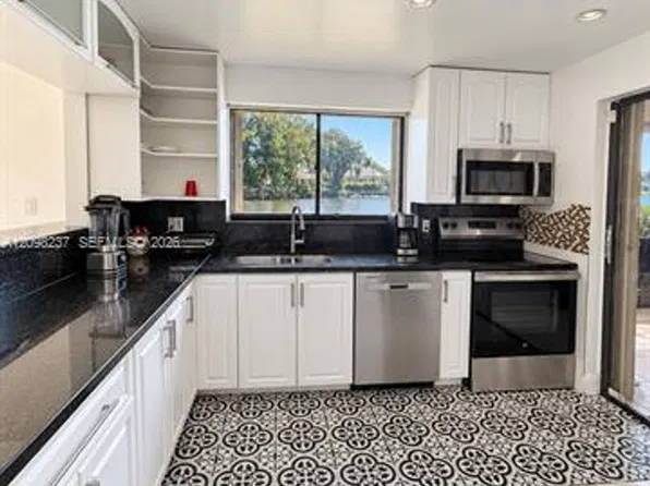 232 Wimbledon Lake Dr, Fort Lauderdale, FL