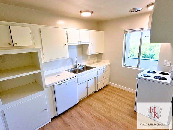 3rd image of 1675 Amberwood Dr