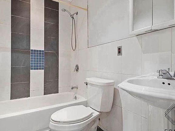 5th image of 913 Saint Johns Pl #2F