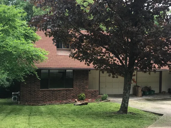 1001 N Oak Dr, Fayetteville, AR 72701