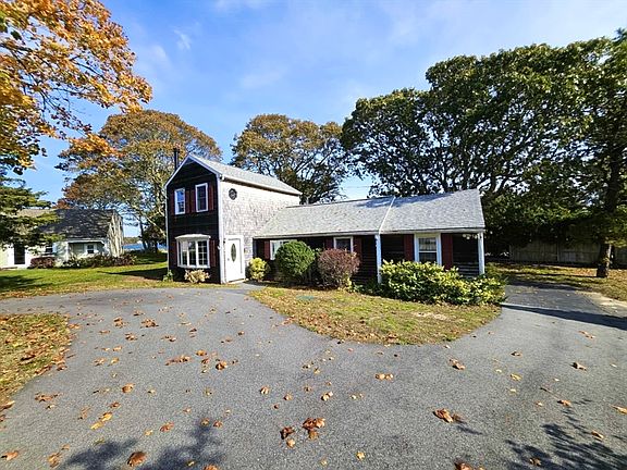 5th image of 8 Woodbine Dr