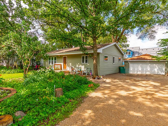 2nd image of 125 Picnic St