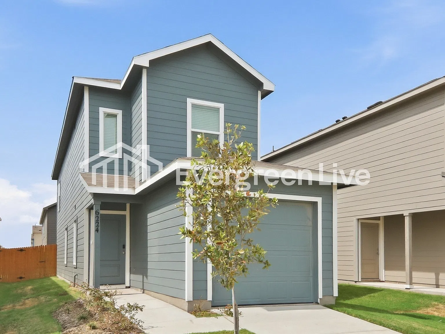 3 bed, 2.5 bath, 1360 sqft, $1,435 — Photo 2