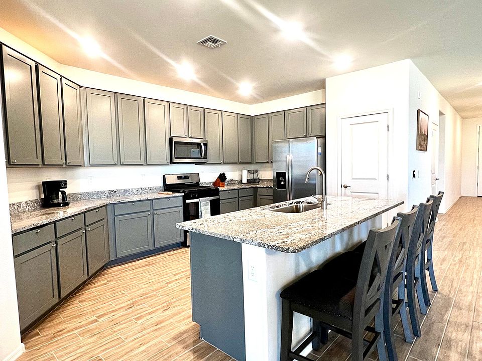 Fully equipped kitchen. SS appliances