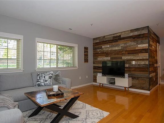 3rd image of 215 N New Jersey St APT A