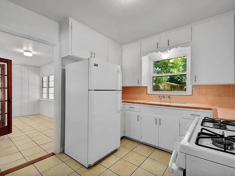 430 Beryl Dr — Photo 7