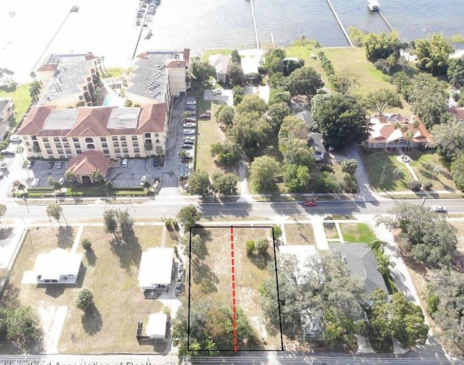 2nd image of 2380 Lakeview Dr
