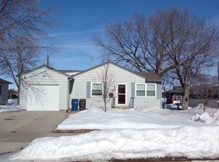 1408 Bridle Dr, Mitchell, SD 57301