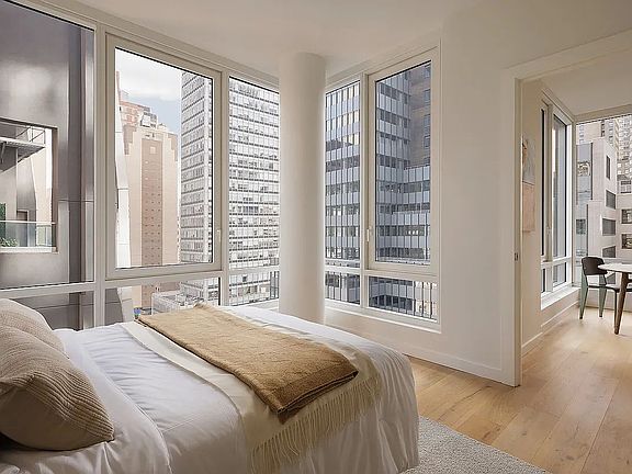 4th image of 135 E 47th St #30C