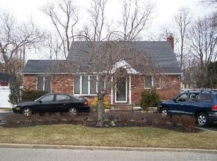 55 Conlu Dr E, East Islip, NY 11730