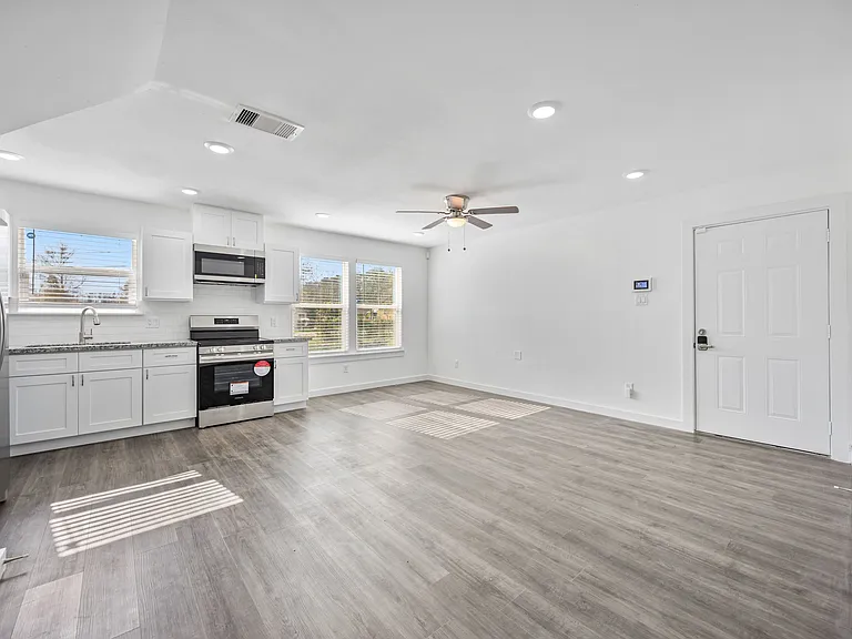 2320 Wavell St #B — Photo 24