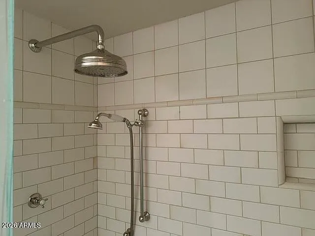 2201 E Grapevine Dr — Photo 23