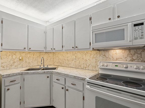 4th image of 669 W Oakland Park Boulevard #103-B