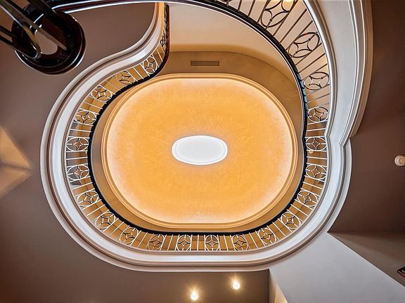 5th image of 950 Lake Rd