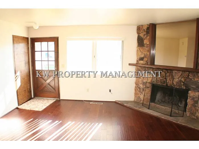 1061 Harcourt Ave #A photo 1