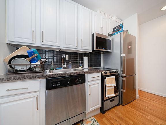 5th image of 3157 Broadway APT 18