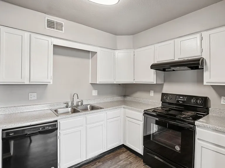 Hidden Hills Apartments — Photo 1