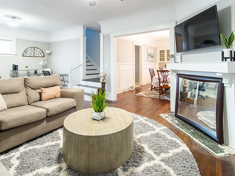 10605 Ashbury Ave — Photo 5