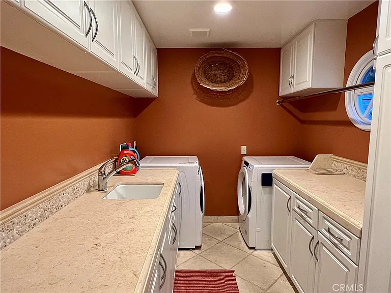 1137 Marine Dr — Photo 26