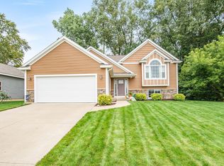 116 Monticello Dr NW, Grand Rapids, MI 49504