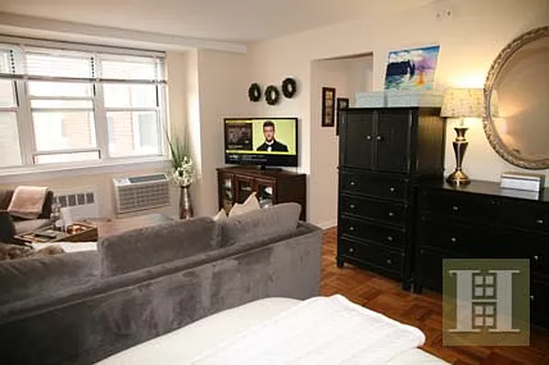 Rented by Halstead Real Estate | media 20